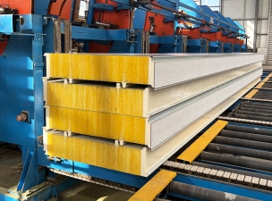 聚氨酯封邊玻璃絲棉屋面板